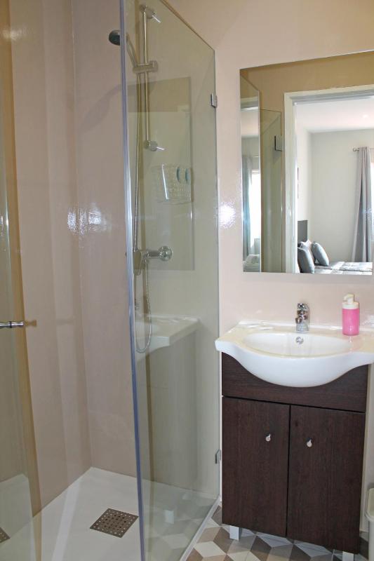 Twin Room image 3