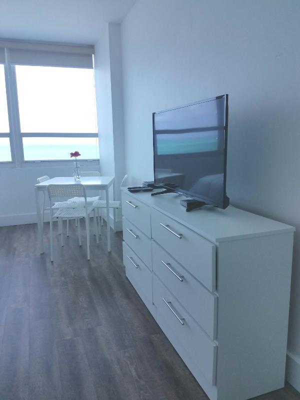 Studio Apartment with Sea View image 4