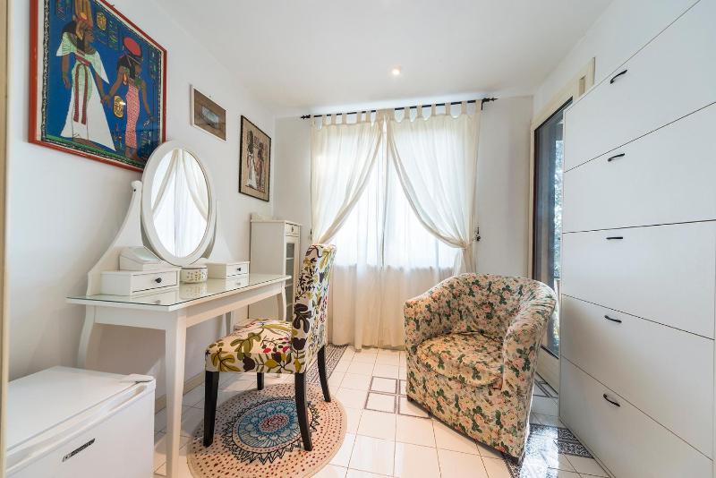 Suite with Spa Bath image 3