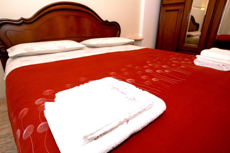 Classic Suite with Private Bathroom image 4