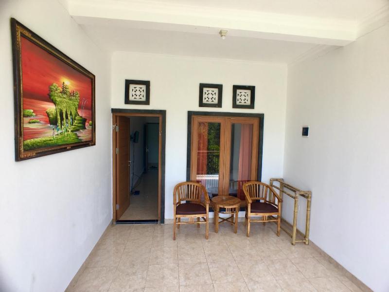 Uluwatu Made Guesthouse - image 10