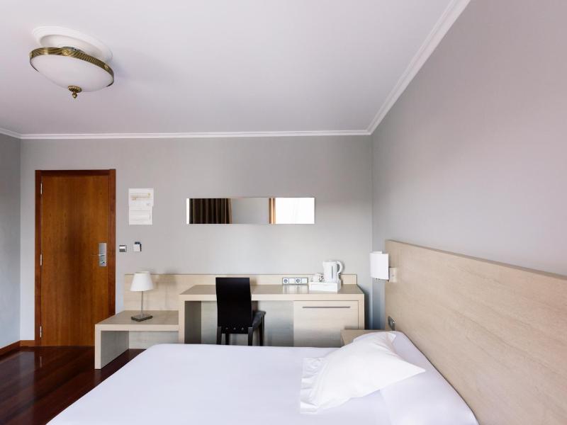Double or Twin Room image 3