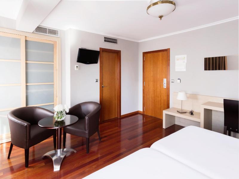 Double or Twin Room with parking included image 4