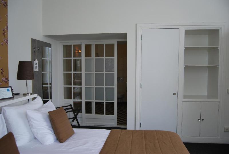 Deluxe Double Room image 3