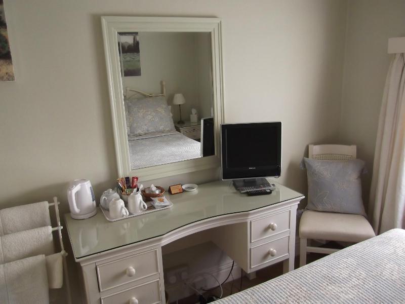 Standard Double Room image 4