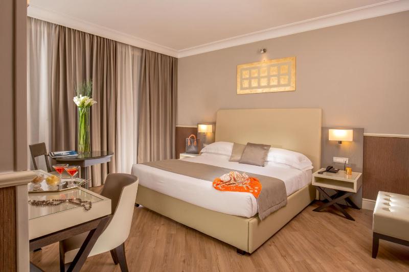 Executive Double Room image 3