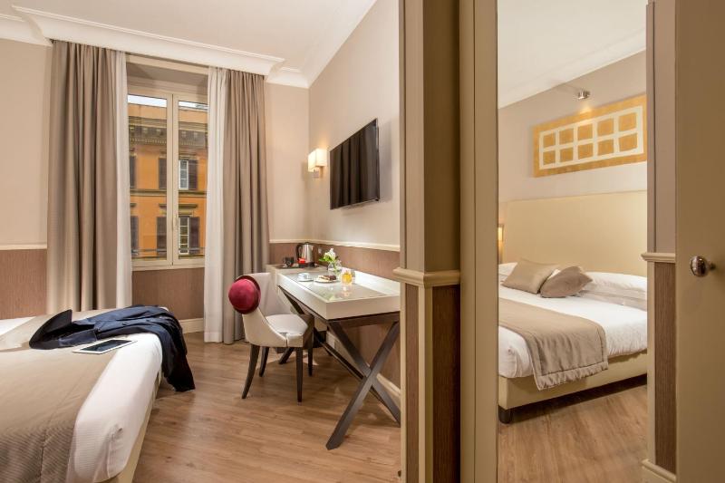 Classic Double Room image 3