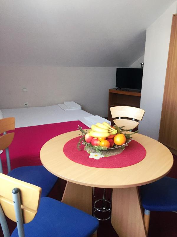 One-Bedroom Apartment image 3