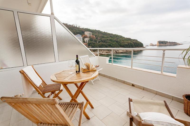 Studio with Sea View image 3