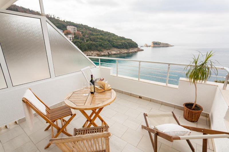 Studio with Sea View image 2