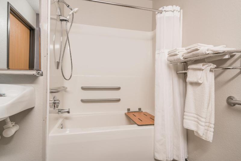 Queen Room - Disability Access/Non-Smoking image 2