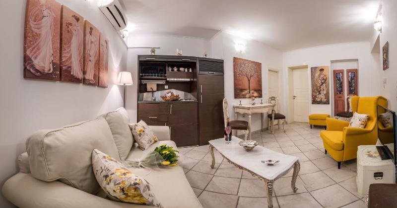 Deluxe Apartment image 2