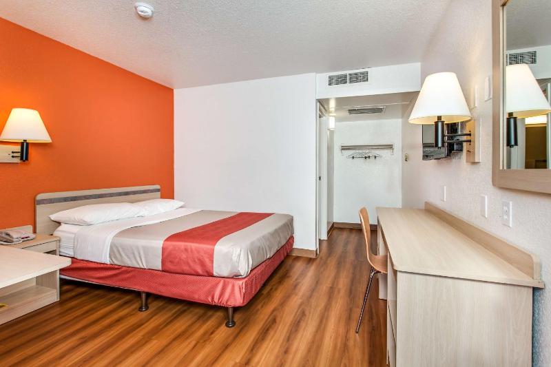 Queen Suite image 2