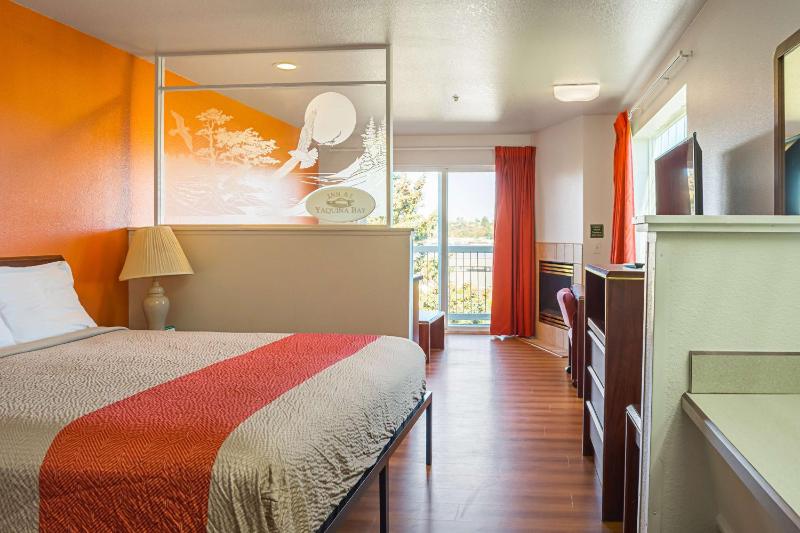Suite - Non-Smoking image 3