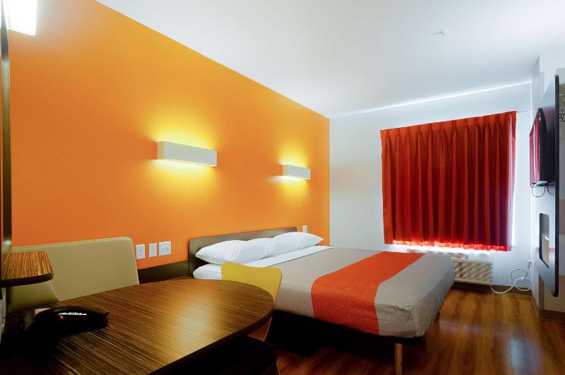 King Room - Disability Access - Non-Smoking image 3