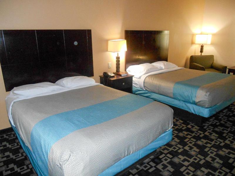 Queen Room with Two Queen Beds - Disability Access - Non-Smoking image 2
