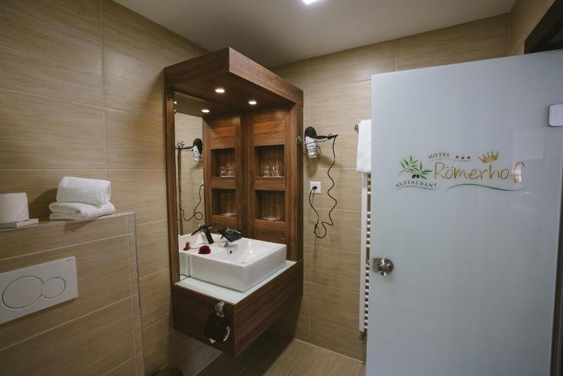 Single Room image 3