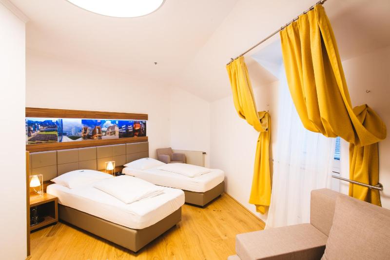 Superior Twin Room - Business image 1