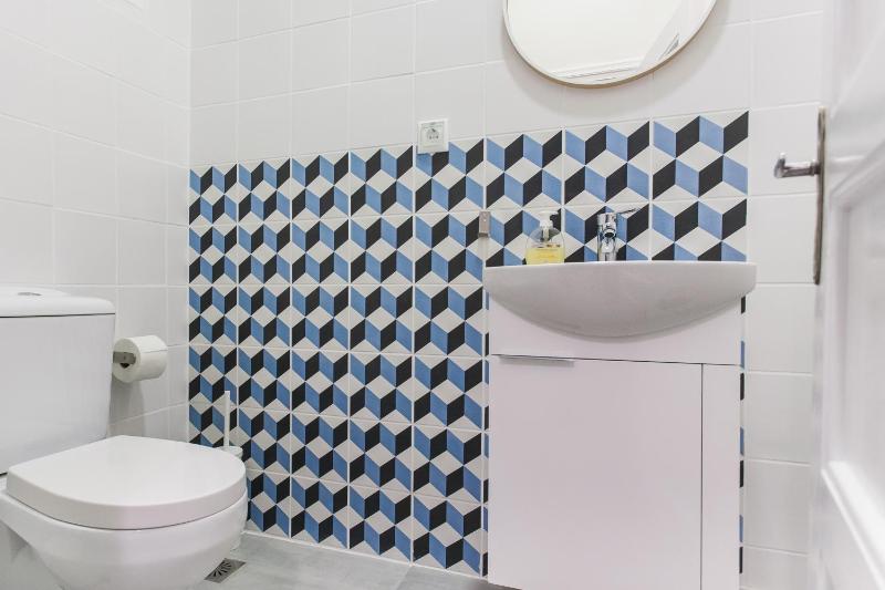 Playful Apartment in Great location in Athens  image 4