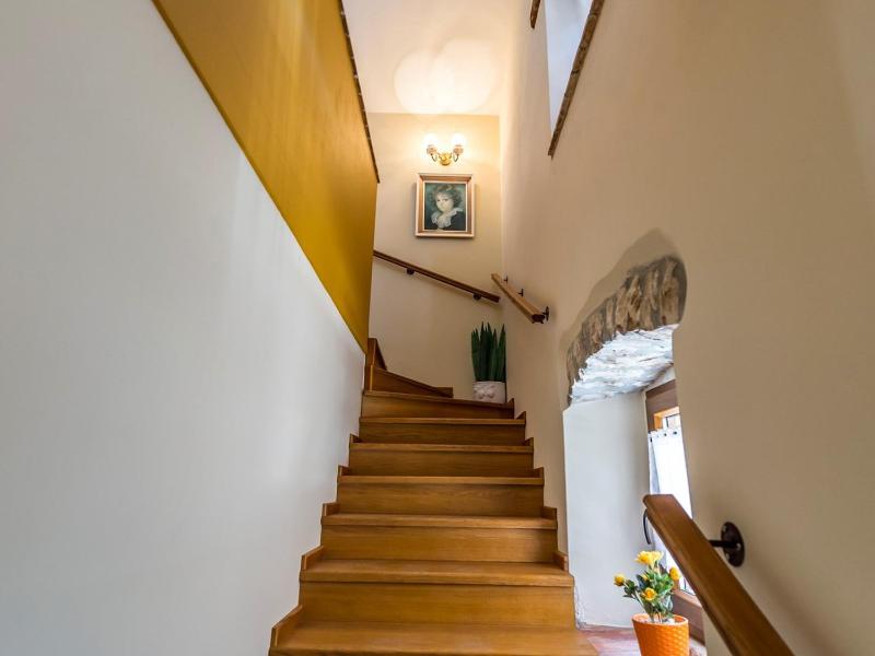 One-Bedroom Apartment image 2