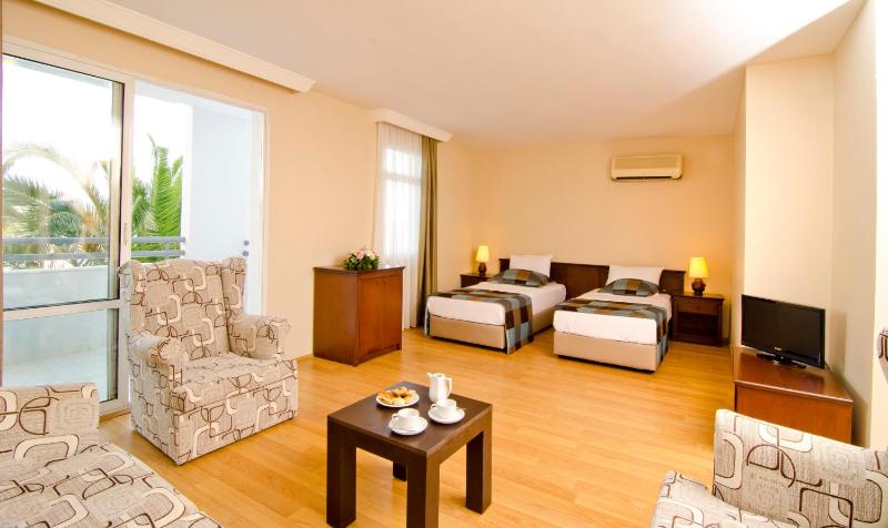 Family Room image 3