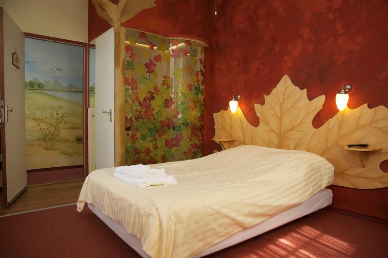 Standard Double Room image 3