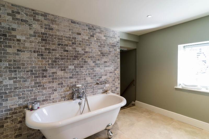 Deluxe Double Room with Bath image 2