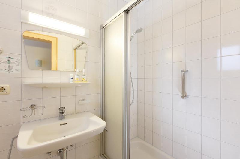 Single Room with Mountain View image 2