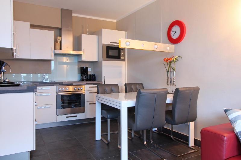 One-Bedroom Apartment E9 image 4