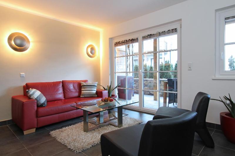 One-Bedroom Apartment E9 image 1