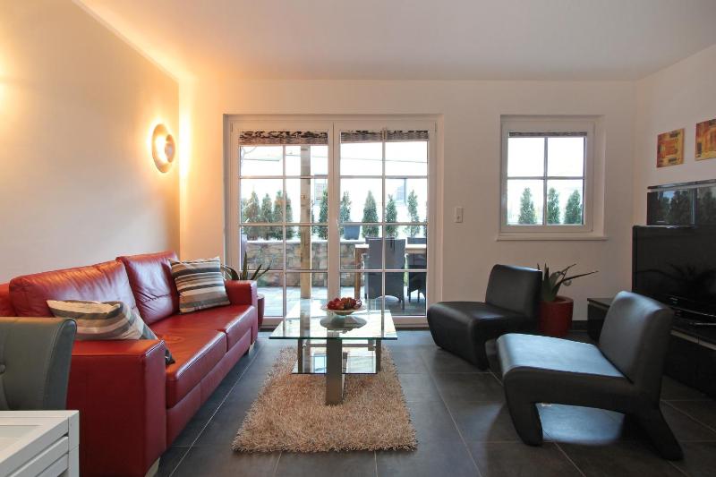 One-Bedroom Apartment E9 image 3