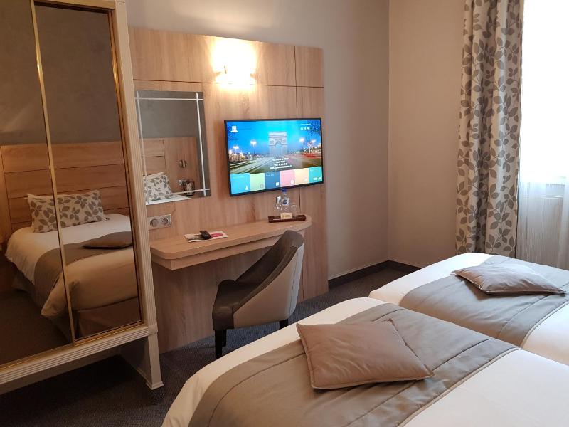 Superior Twin Room image 2