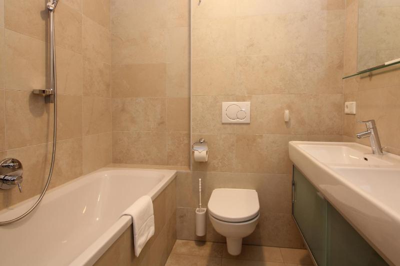 Three-Bedroom Apartment C4 image 4