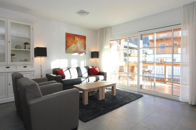 Three-Bedroom Apartment C16 image 1