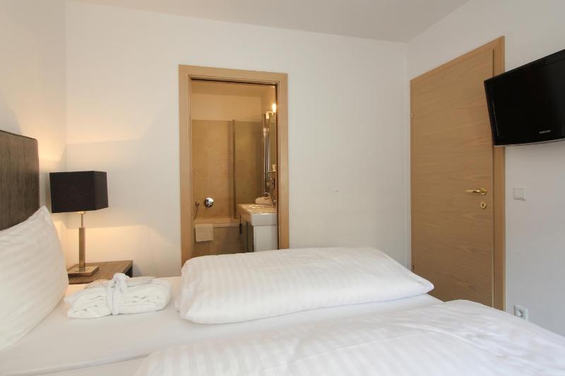 Three-Bedroom Apartment C16 image 4