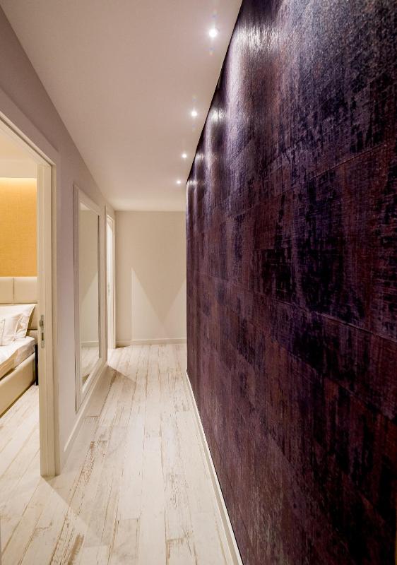 Deluxe Two-Bedroom Apartment with Sea View image 4