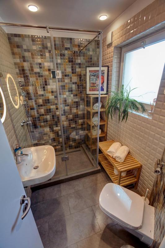 Double Room with Shared Bathroom image 3