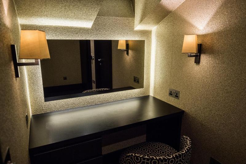 Superior Suite image 2