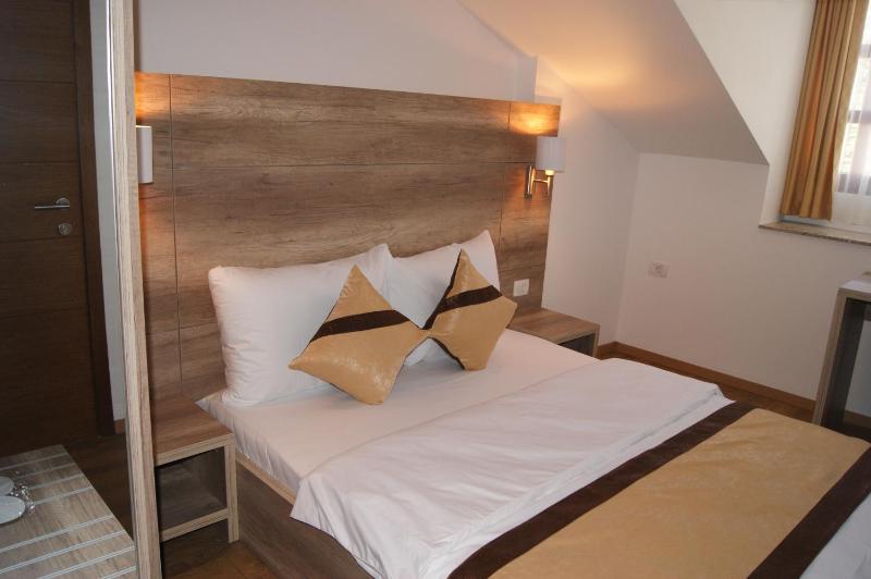 Economy Double Room image 4