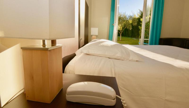Double or Twin Room with Terrace image 4