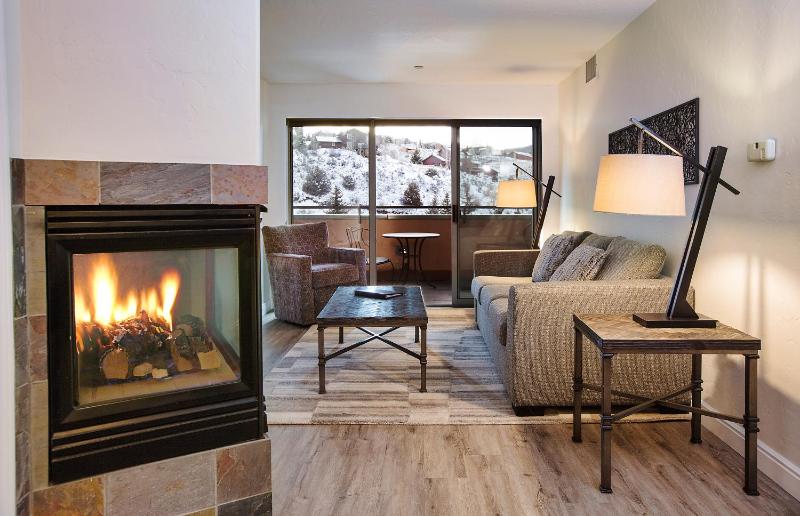 Suite with River View - Non-Smoking image 2