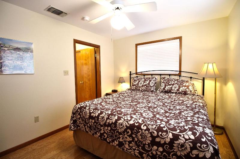 Peach Tree Inn & Suites - image 34