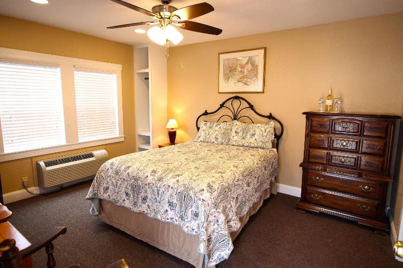 Queen Room Upper Floor image 2