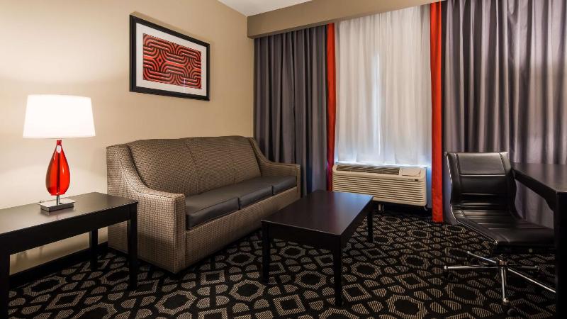 King Suite with Sofa Bed - Non-Smoking image 4