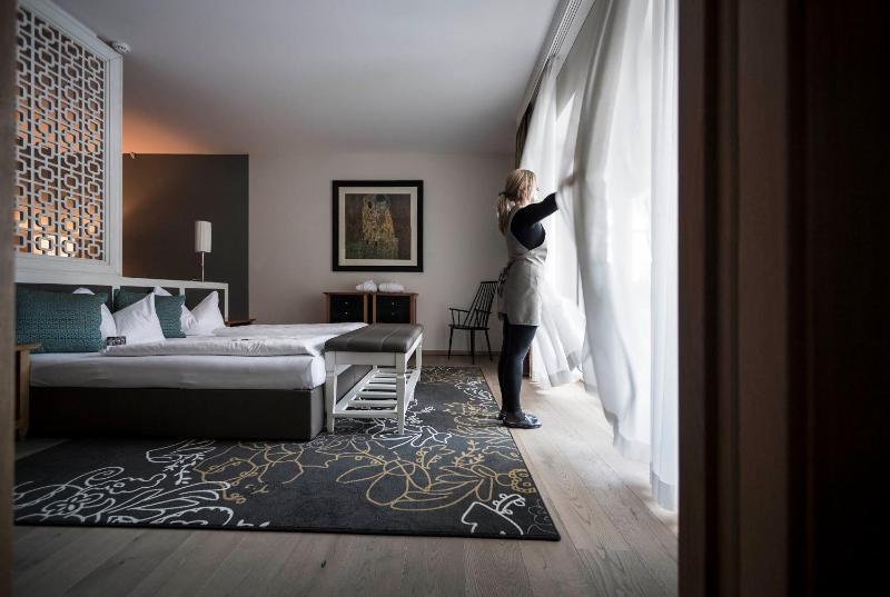 Deluxe Suite image 2