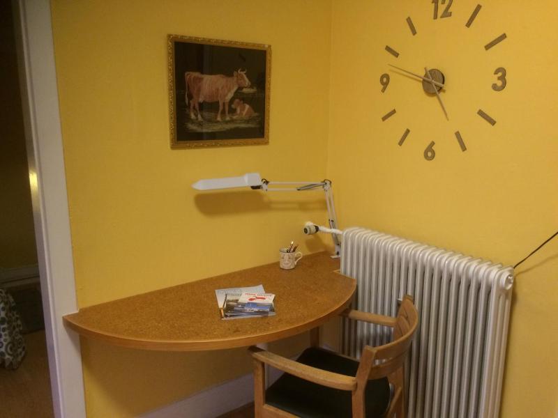 Triple Room with Shared Bathroom image 3