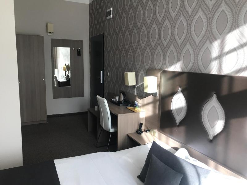 Standard Single Room image 4