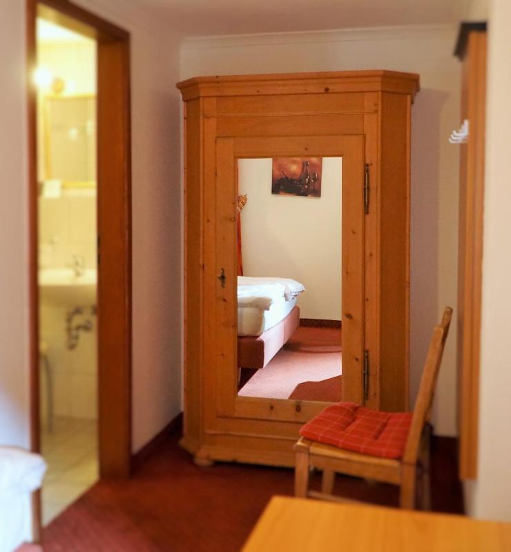 Small Double Room image 4