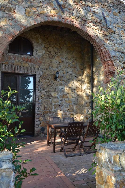 One-Bedroom Apartment with Garden image 4