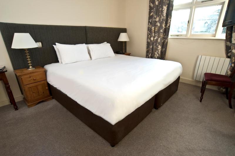 Standard Double or Twin Room image 4